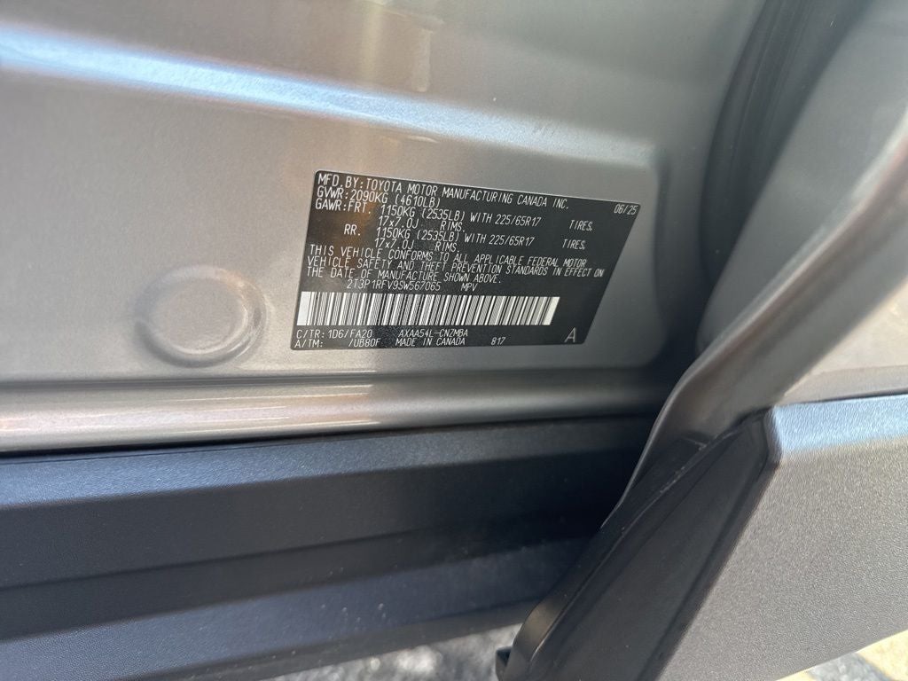 2025 Toyota RAV4 XLE SUNROOF!