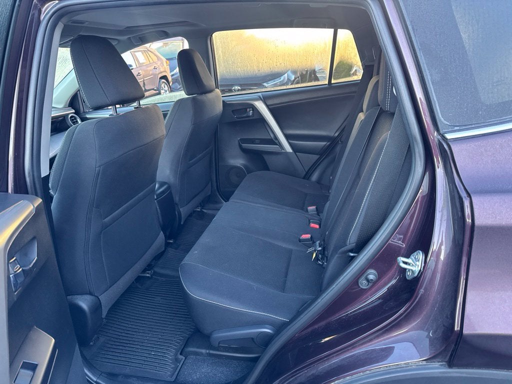 2018 Toyota RAV4 XLE LOW MILES!