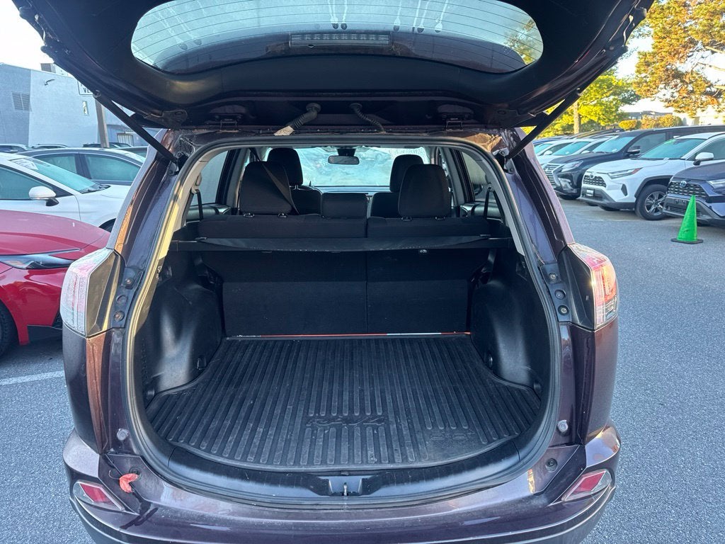 2018 Toyota RAV4 XLE LOW MILES!