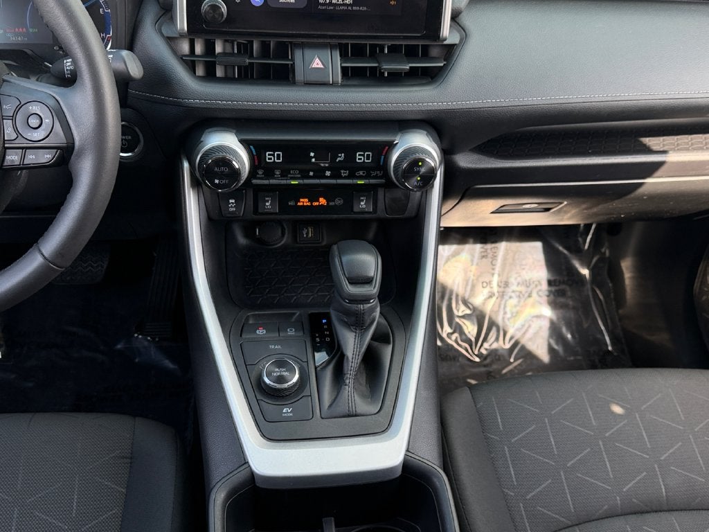 2024 Toyota RAV4 Hybrid XLE W/ CONVENIENCE & WEATHER PACKAGE!
