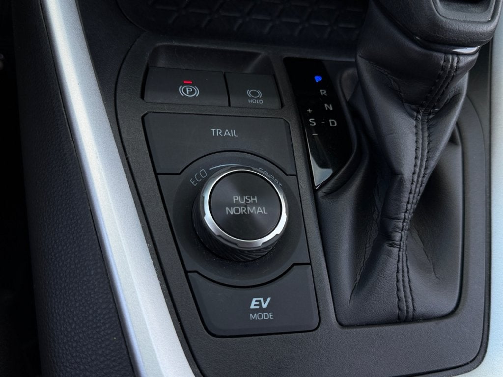 2024 Toyota RAV4 Hybrid XLE W/ CONVENIENCE & WEATHER PACKAGE!