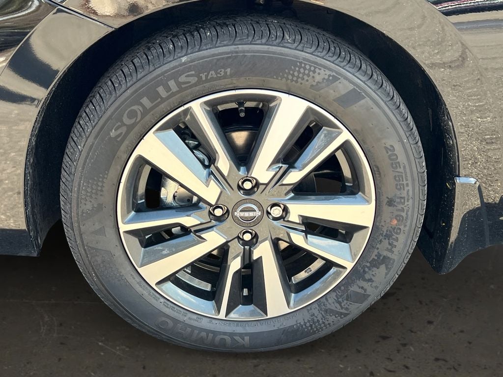 2025 Nissan Versa 1.6 SV Super Low Miles!