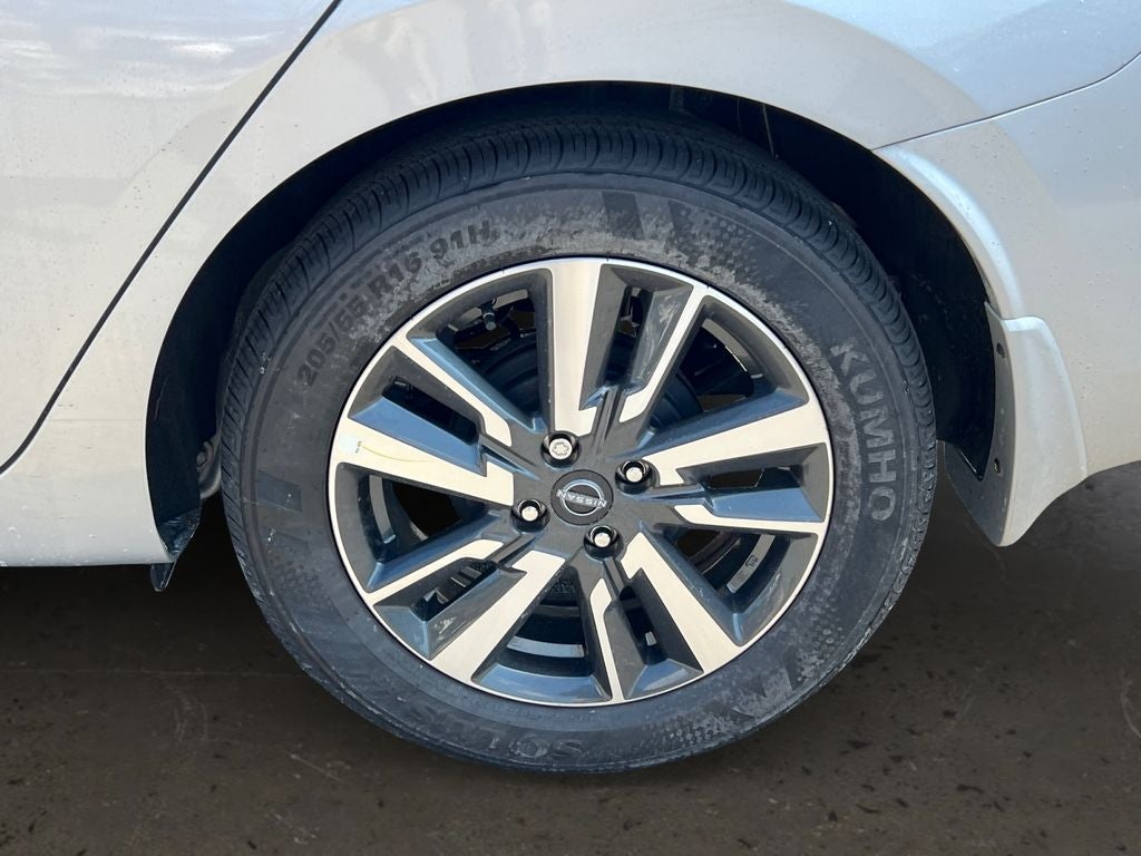 2025 Nissan Versa 1.6 SV Super Low Miles!