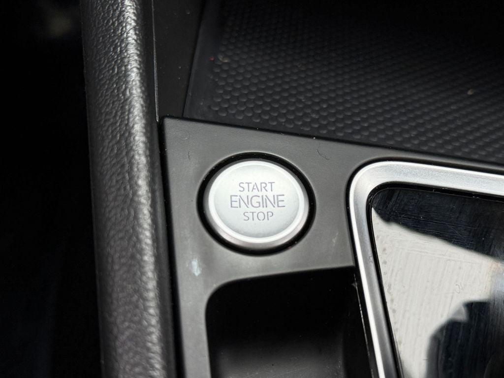 2021 Volkswagen Jetta 1.4T SE Super Low Miles!