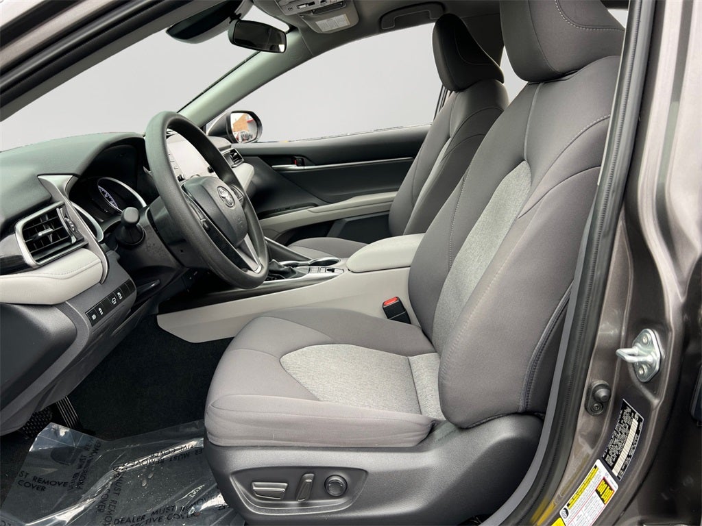 2022 Toyota Camry Hybrid LE