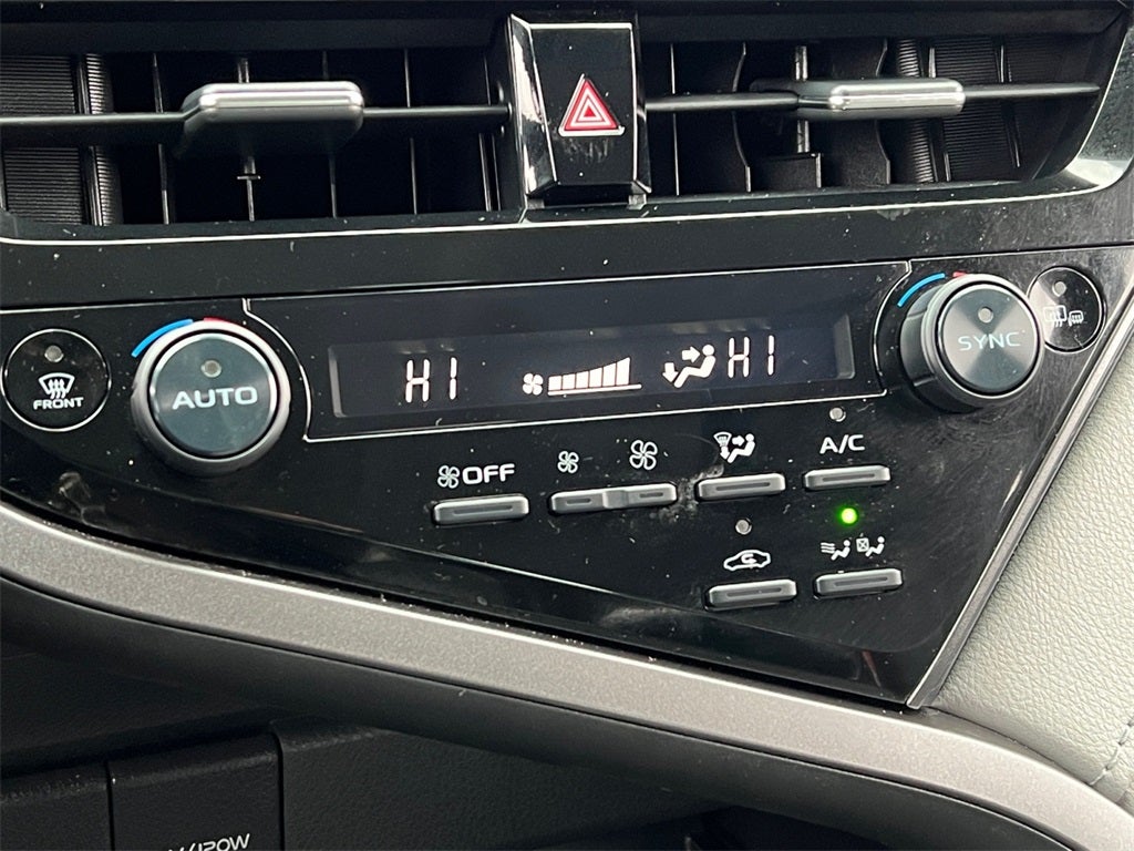 2022 Toyota Camry Hybrid LE