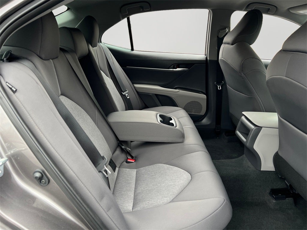 2022 Toyota Camry Hybrid LE