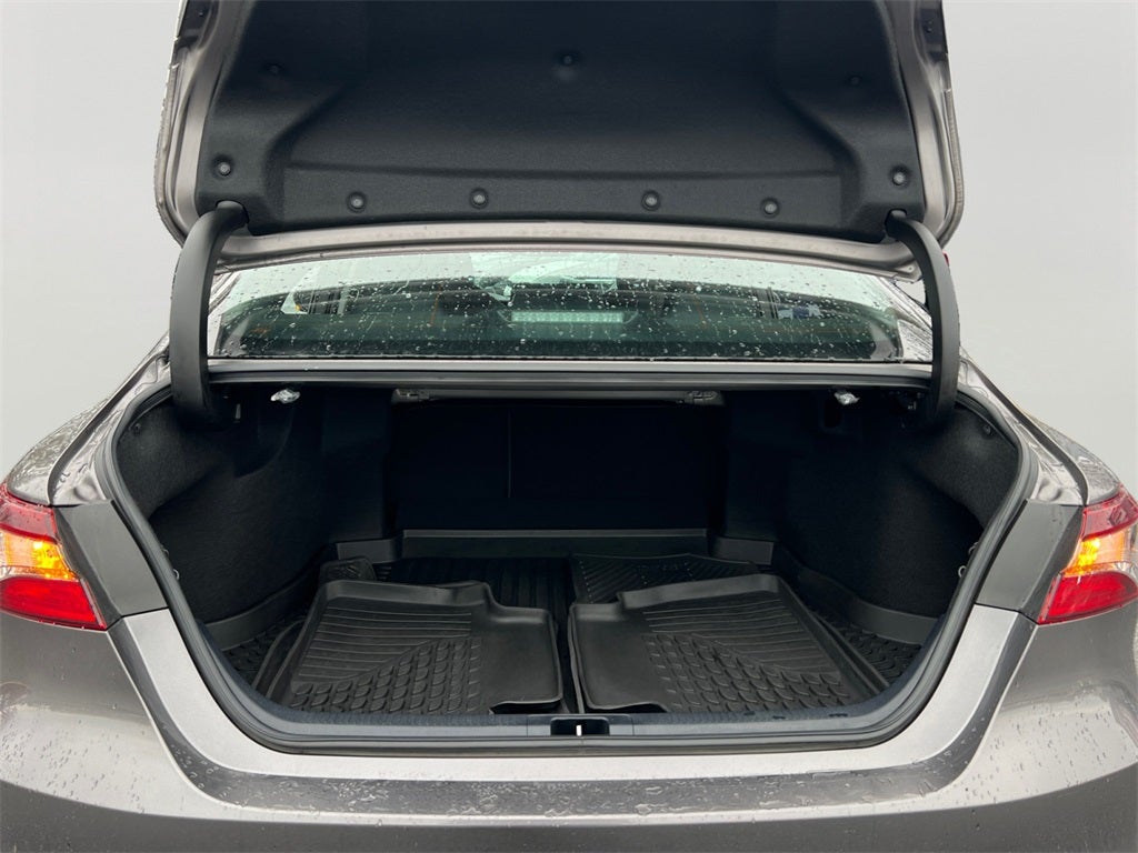 2022 Toyota Camry Hybrid LE