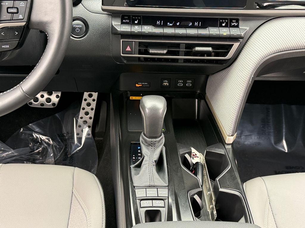 2025 Toyota Camry SE Great Color Combo!