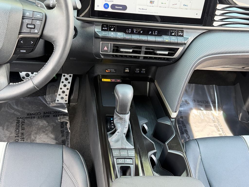 2025 Toyota Camry SE W/ SUNROOF & AWD!
