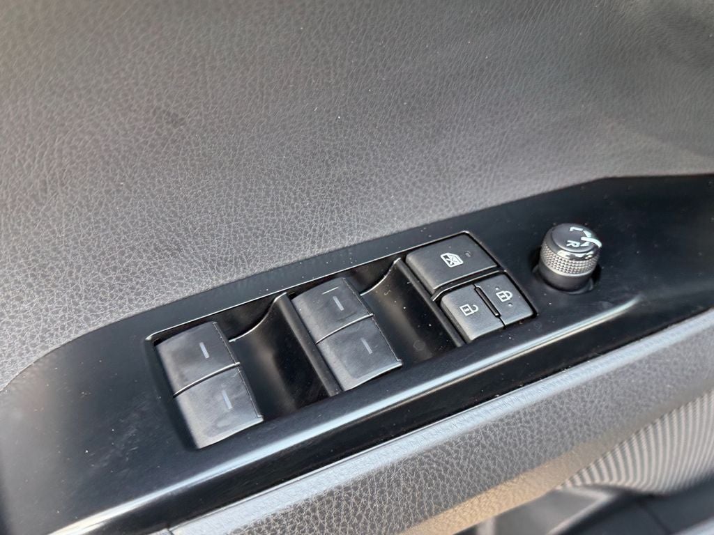 2025 Toyota Camry SE W/ SUNROOF & AWD!