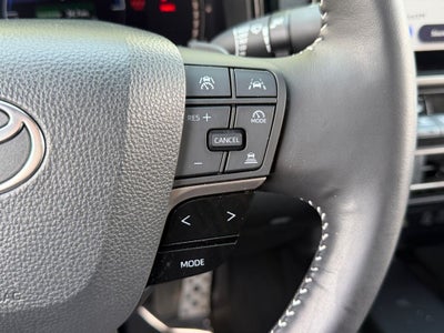 2025 Toyota Camry SE W/ SUNROOF & AWD!