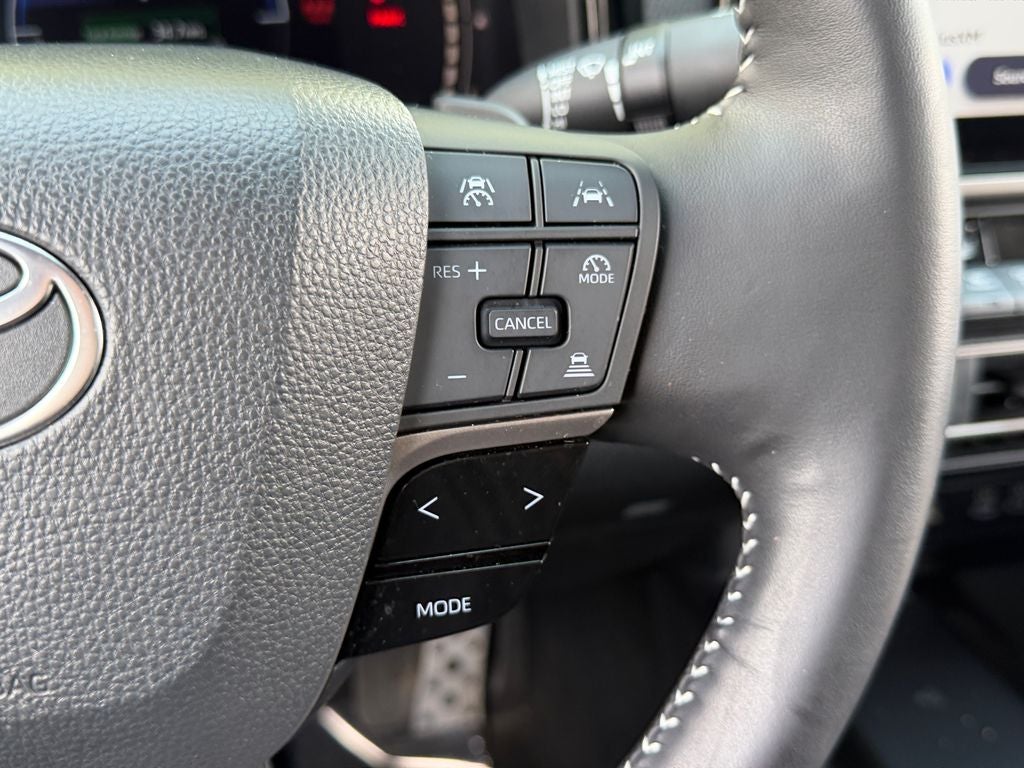 2025 Toyota Camry SE W/ SUNROOF & AWD!