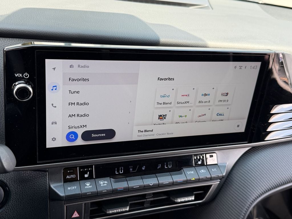 2025 Toyota Camry SE W/ SUNROOF & AWD!