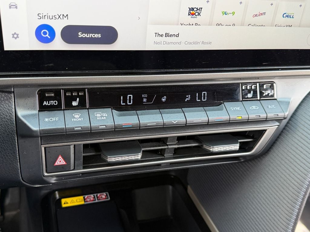 2025 Toyota Camry SE W/ SUNROOF & AWD!
