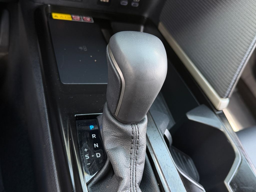 2025 Toyota Camry SE W/ SUNROOF & AWD!