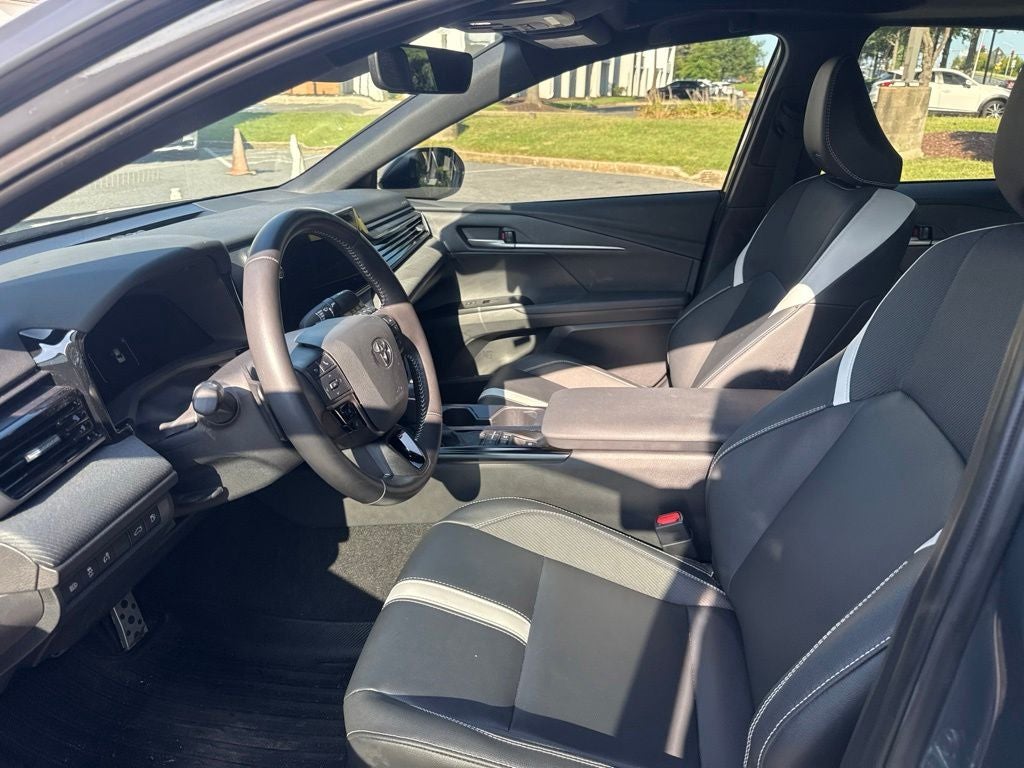 2025 Toyota Camry SE W/ SUNROOF & AWD!
