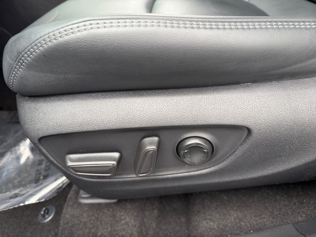 2023 Toyota RAV4 Hybrid XLE Premium Low Miles!
