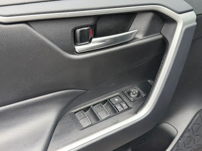2025 Toyota RAV4 Hybrid XLE W/ SUNROOF!