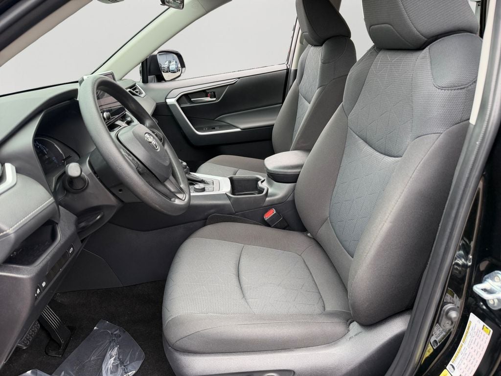 2025 Toyota RAV4 Hybrid XLE W/ SUNROOF!