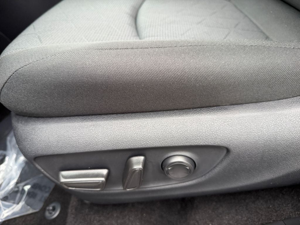 2025 Toyota RAV4 Hybrid XLE W/ SUNROOF!