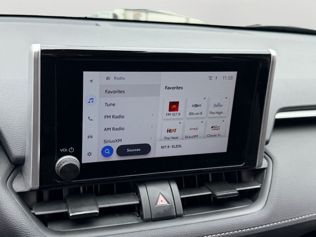 2025 Toyota RAV4 Hybrid XLE W/ SUNROOF!