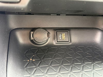 2025 Toyota RAV4 Hybrid XLE W/ SUNROOF!