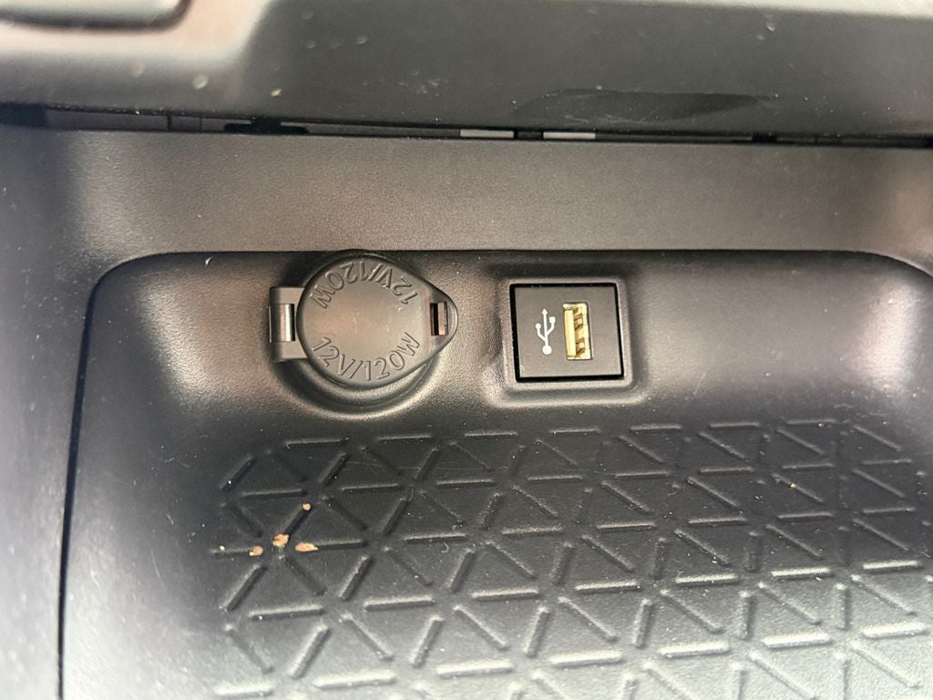 2025 Toyota RAV4 Hybrid XLE W/ SUNROOF!