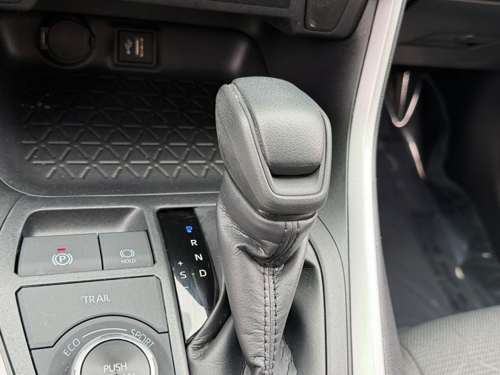 2025 Toyota RAV4 Hybrid XLE W/ SUNROOF!