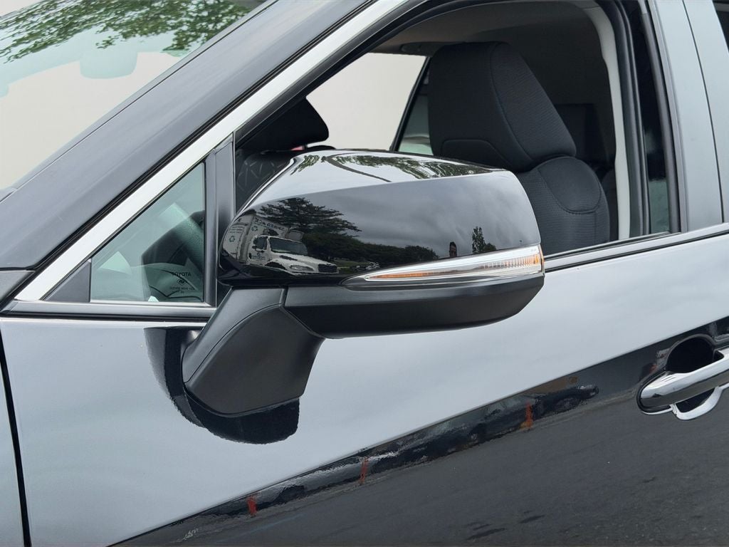 2025 Toyota RAV4 Hybrid XLE W/ SUNROOF!