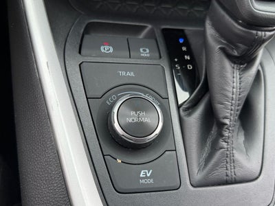 2025 Toyota RAV4 Hybrid XLE W/ SUNROOF!