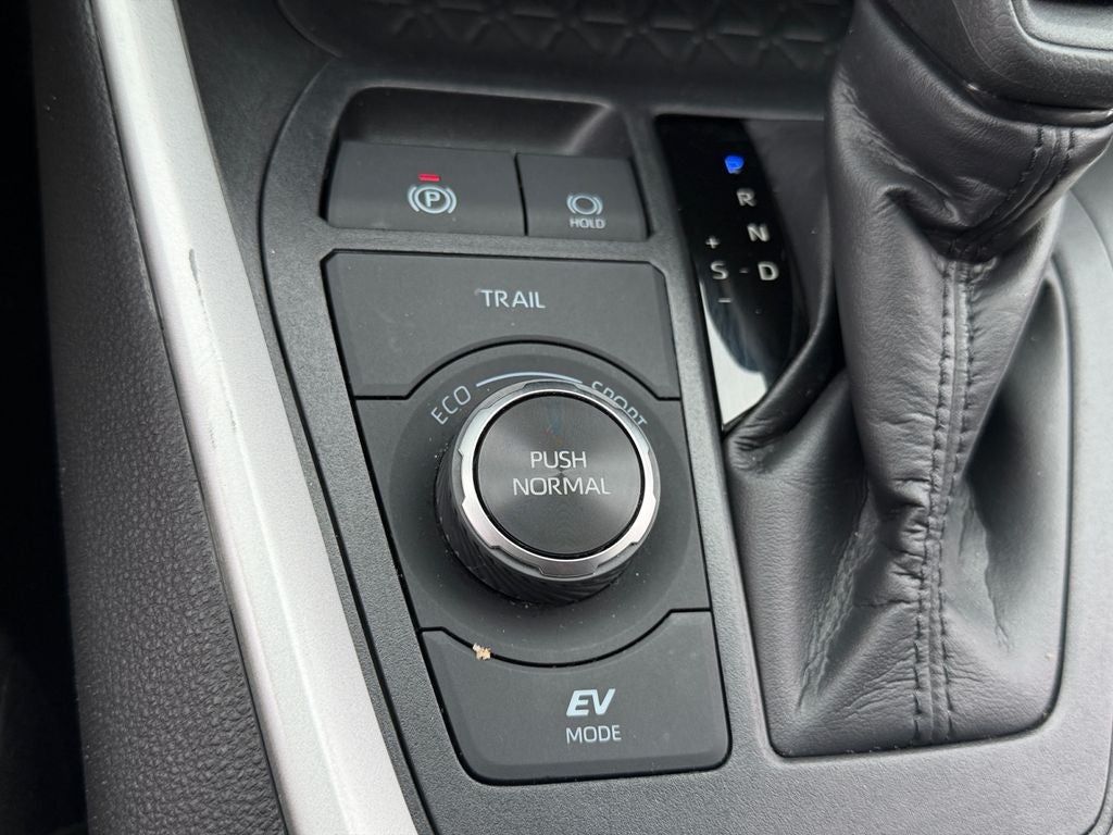2025 Toyota RAV4 Hybrid XLE W/ SUNROOF!