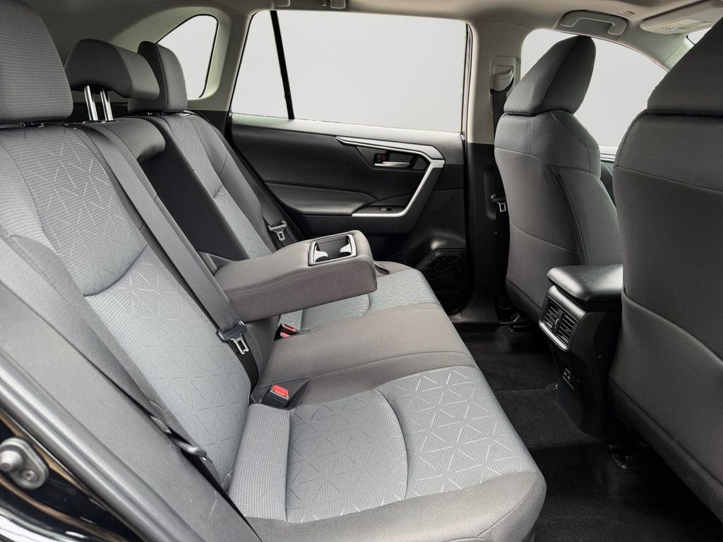 2025 Toyota RAV4 Hybrid XLE W/ SUNROOF!