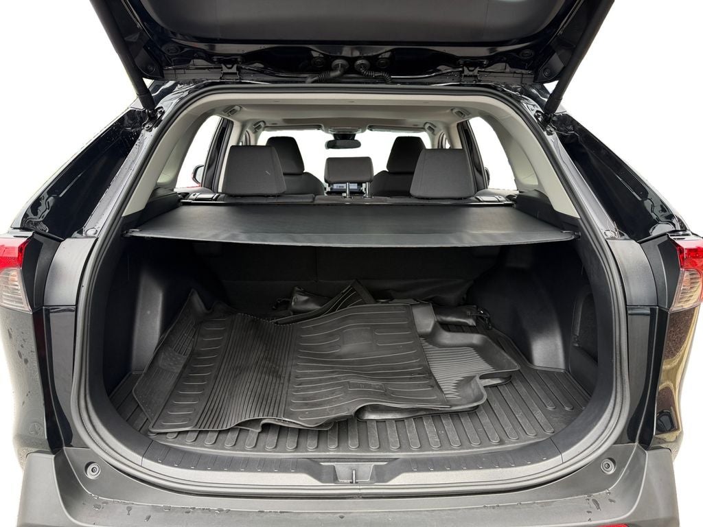 2025 Toyota RAV4 Hybrid XLE W/ SUNROOF!