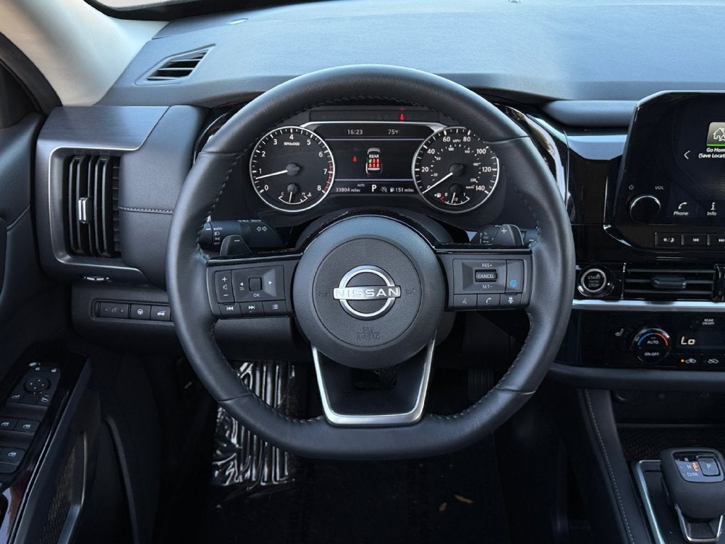 2024 Nissan Pathfinder SL