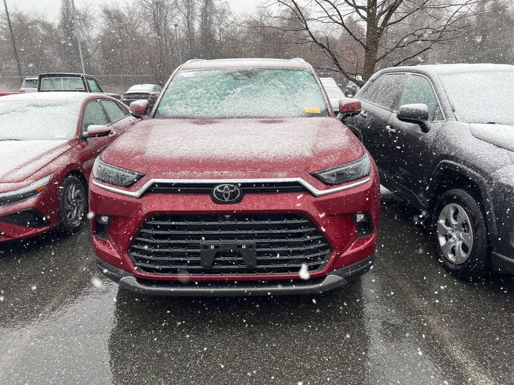 2024 Toyota Grand Highlander Limited Low Miles & 8 Seater!