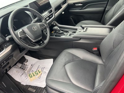 2024 Toyota Grand Highlander Limited Low Miles & 8 Seater!