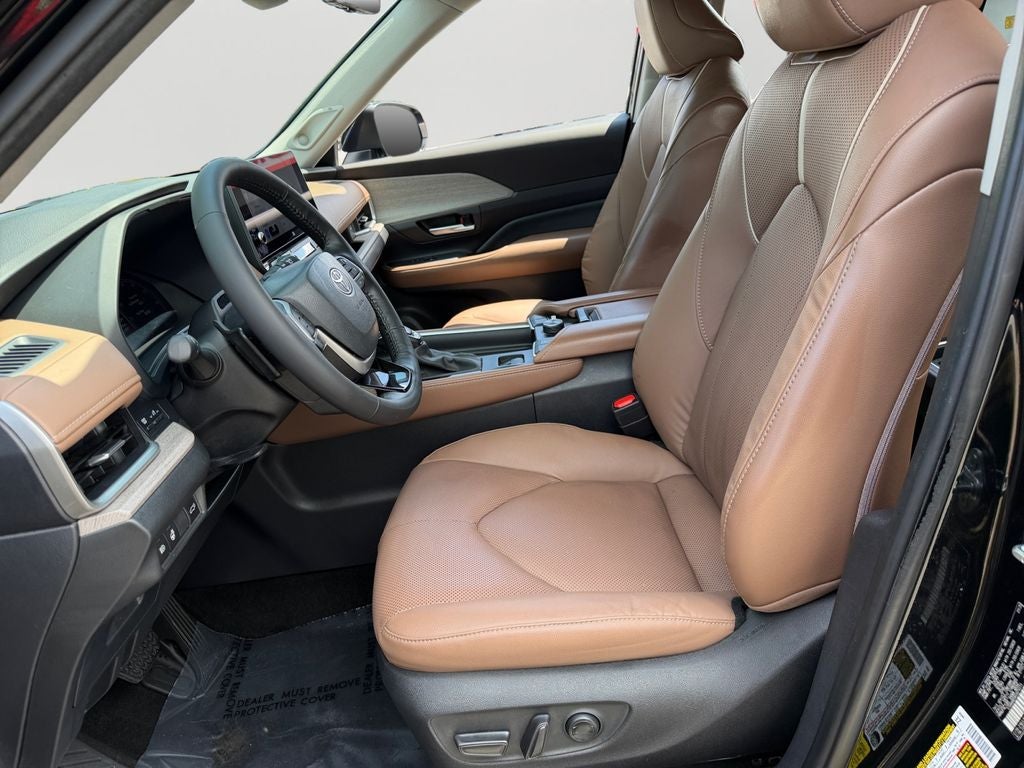 2025 Toyota Grand Highlander Platinum W/ NEW TIRES!