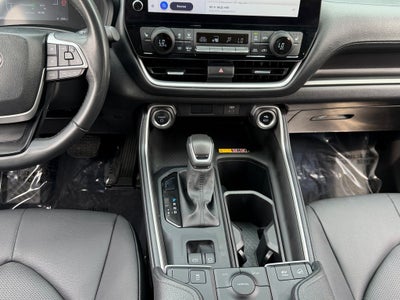 2025 Toyota Grand Highlander Hybrid XLE W/ PANORAMIC SUNROOF!