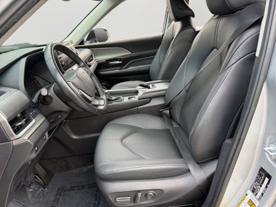 2025 Toyota Grand Highlander Hybrid XLE W/ PANORAMIC SUNROOF!