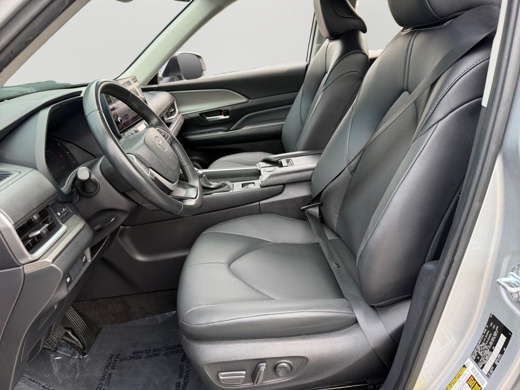 2025 Toyota Grand Highlander Hybrid XLE W/ PANORAMIC SUNROOF!