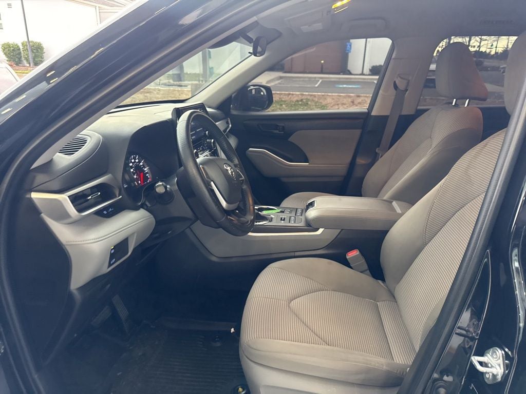 2022 Toyota Highlander LE