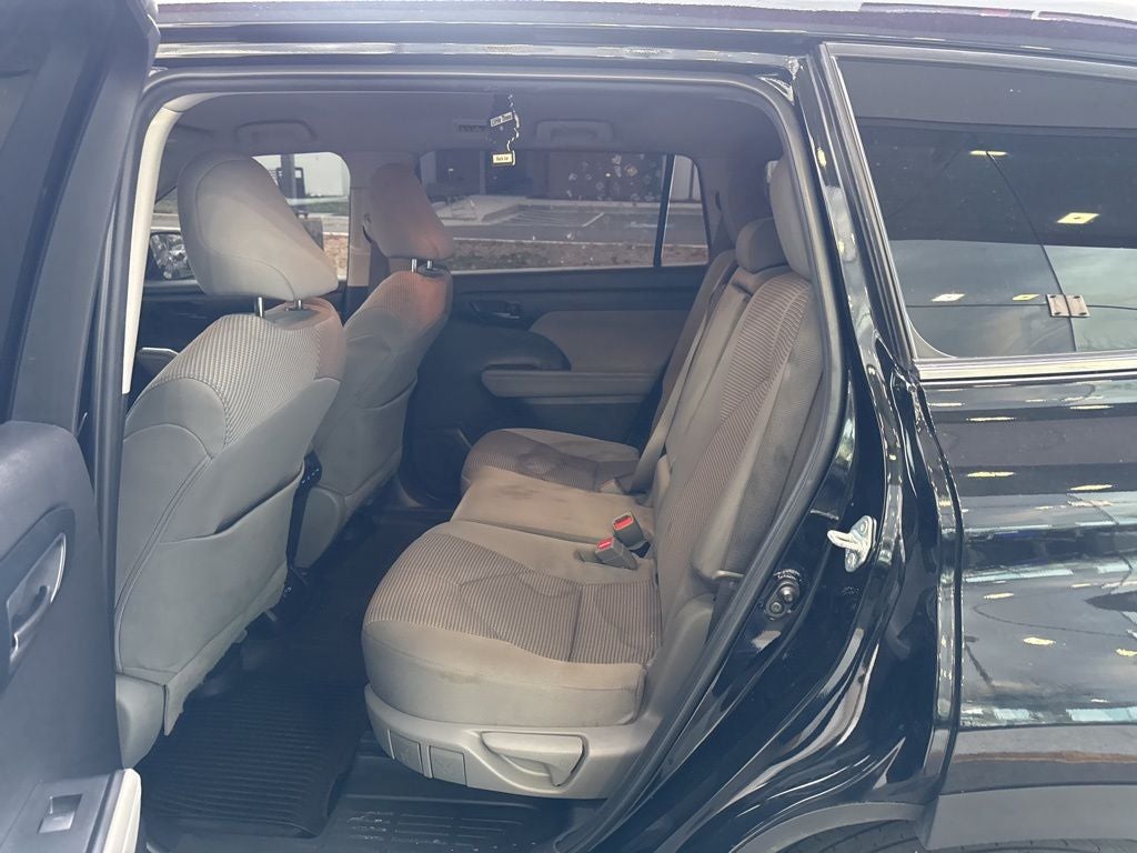 2022 Toyota Highlander LE