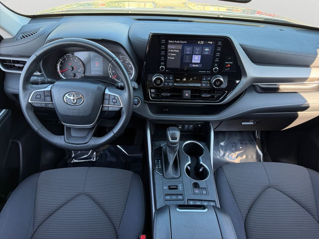 2022 Toyota Highlander LE