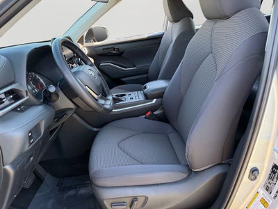 2022 Toyota Highlander LE