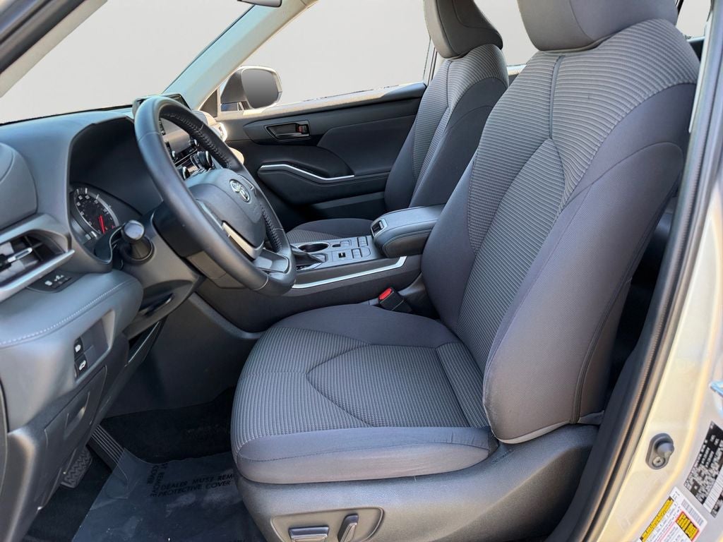 2022 Toyota Highlander LE