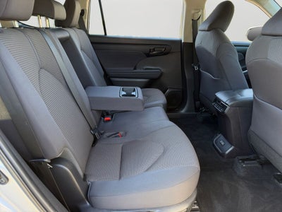 2022 Toyota Highlander LE