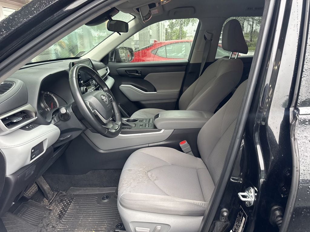 2022 Toyota Highlander LE