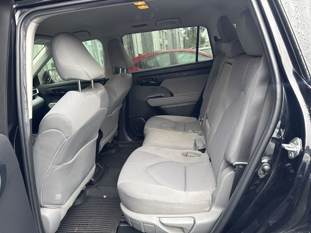 2022 Toyota Highlander LE