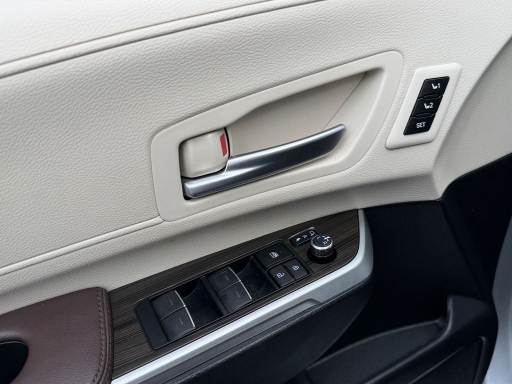 2024 Toyota Sienna Platinum 7 Passenger